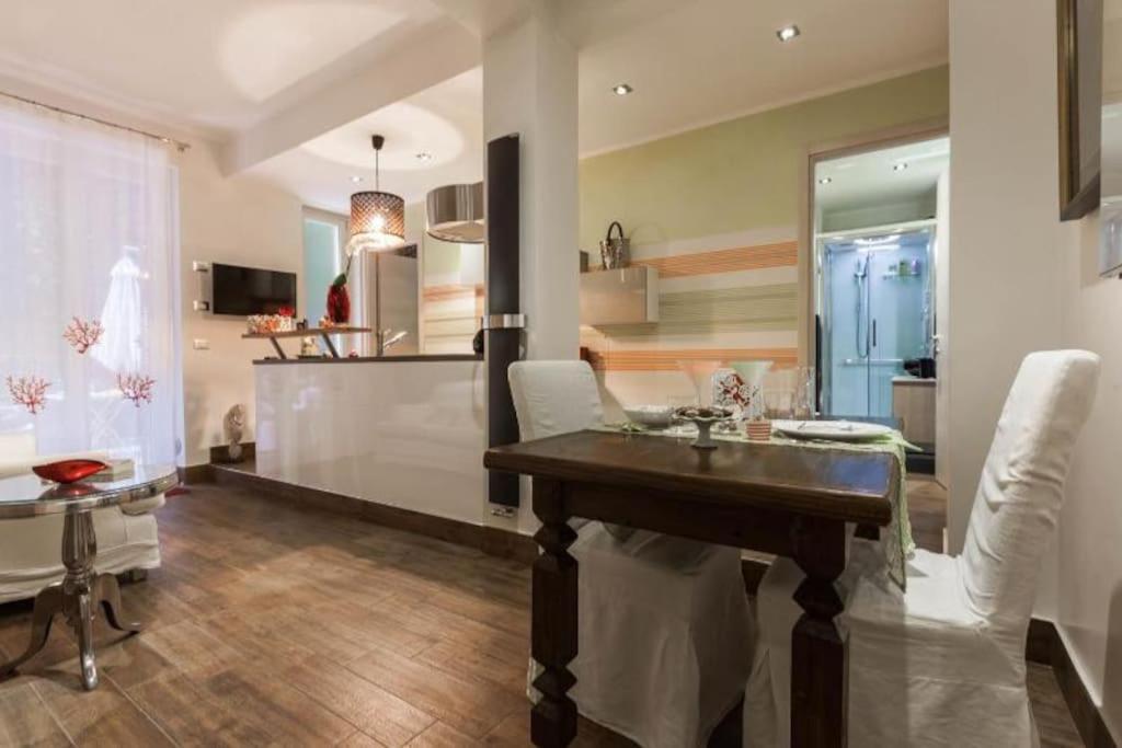 Ferienwohnung Lily'S - Near Harbor And Downtown With Terrace - Italy Flat Vacation Genua Exterior foto